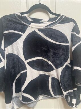 FP Movement by Free People Black & White Abstract Circle T shirt raw edges